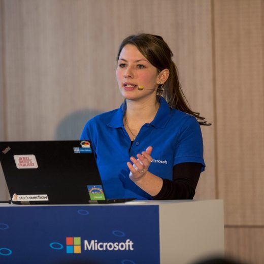 Microsoft Technical Summit 2016 Julia Jauß als Speaker von Microsoft auf einer Konferenz